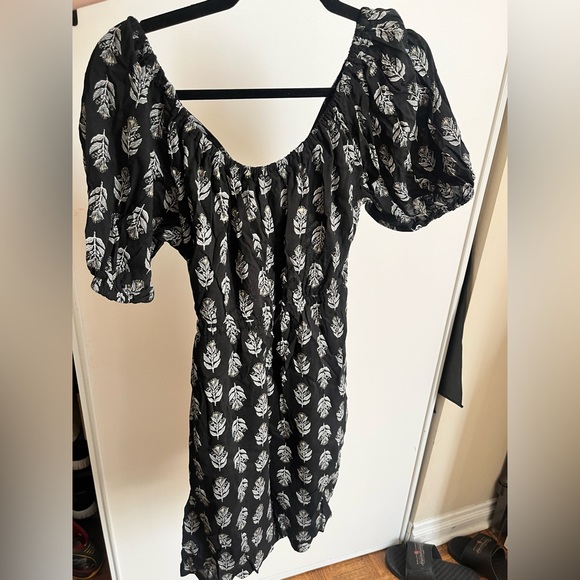 Black and white dress with puff sleeves - Picture 1 of 3